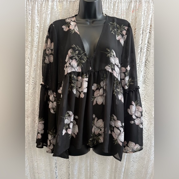Black Floral V-Neck Peplum Tunic with Bell Sleeves - Picture 2 of 5